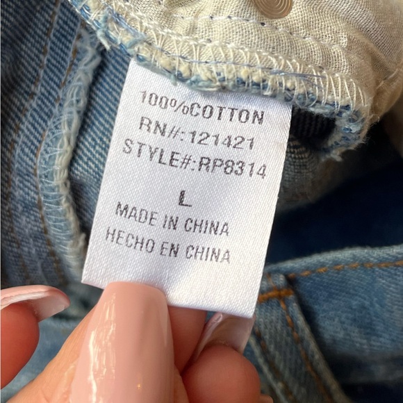 🩵 Vintage High Wasted Denim Shorts with Lace detailing , Size Large - Picture 9 of 17